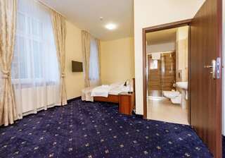 Отель Hotel Marczewski Бельско-Бяла Стандартный двухместный номер с 2 отдельными кроватями-6
