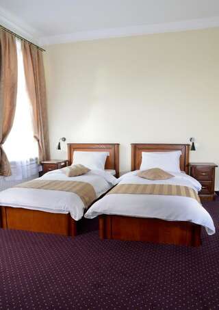 Отель Hotel Marczewski Бельско-Бяла Стандартный двухместный номер с 2 отдельными кроватями-8