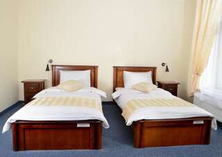 Отель Hotel Marczewski Бельско-Бяла Стандартный двухместный номер с 2 отдельными кроватями-9