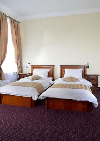Отель Hotel Marczewski Бельско-Бяла Стандартный двухместный номер с 2 отдельными кроватями-16